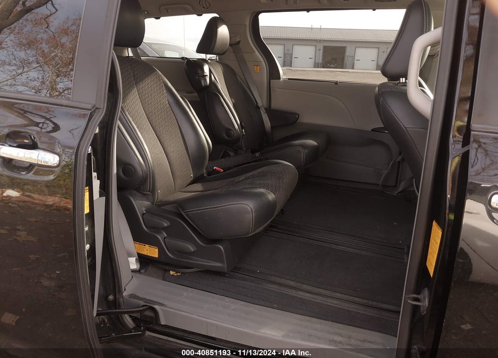 2013 TOYOTA SIENNA SE 8 PASSENGER VIN: 5TDXK3DC2DS294356