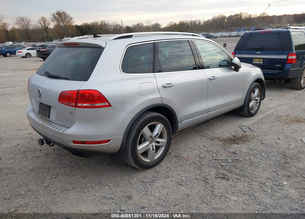 2014 VOLKSWAGEN TOUAREG 3.6L LUX VIN: WVGEF9BP2ED009779