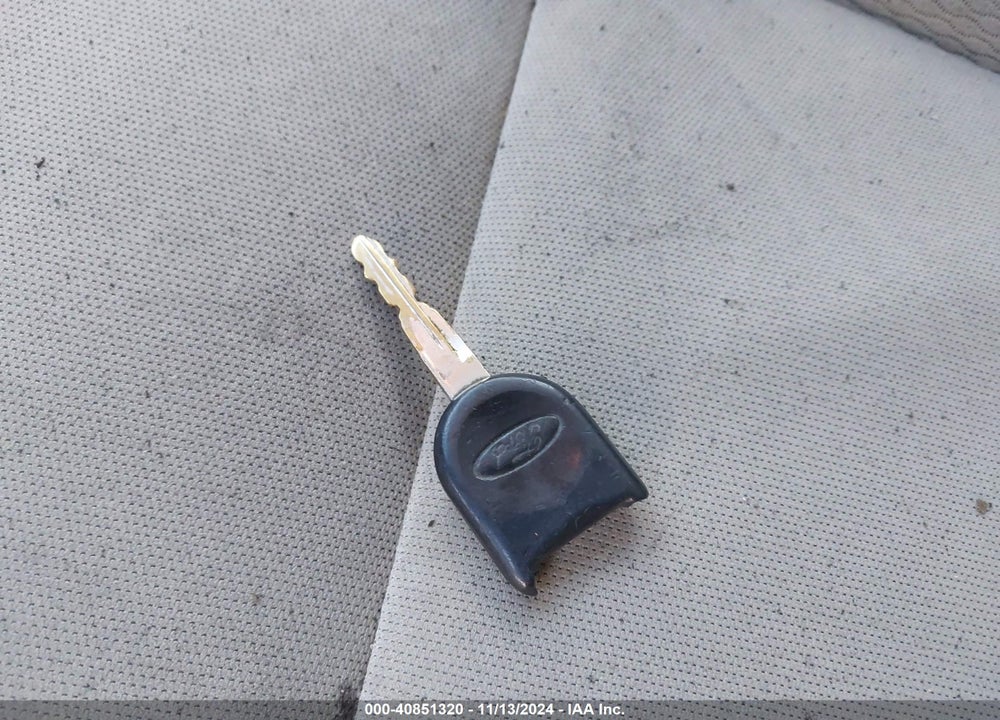 2008 FORD FOCUS S VIN: 1FAHP34N68W266398