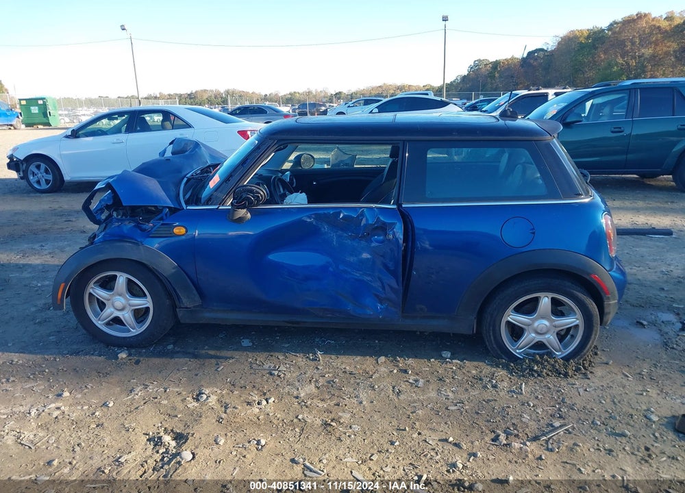 2007 MINI COOPER VIN: WMWMF33537TU60042