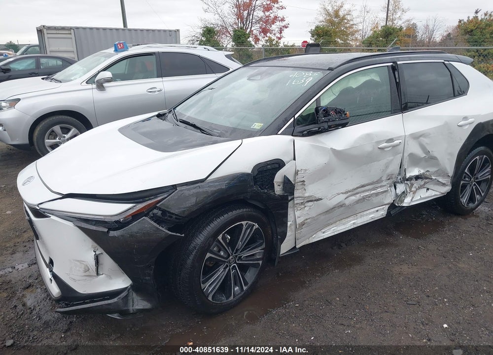 2023 TOYOTA BZ4X LIMITED VIN: JTMABACA3PA006422