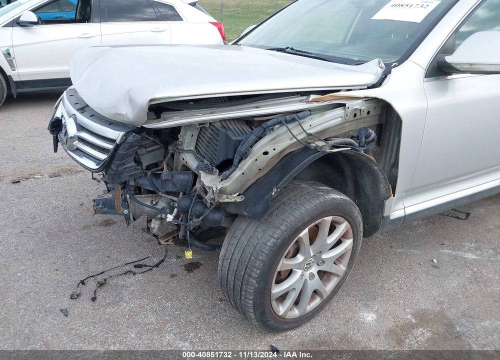 2008 VOLKSWAGEN TOUAREG 2 VIN: WVGCB77L28D042010