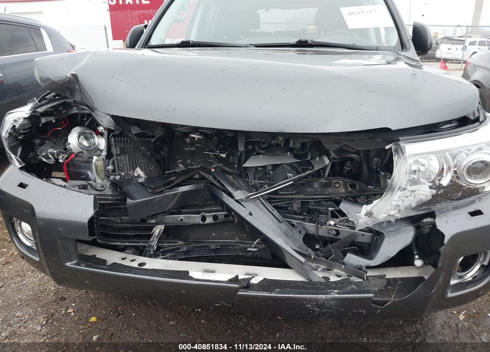 2015 TOYOTA LAND CRUISER V8 VIN: JTMHY7AJ0F4030094