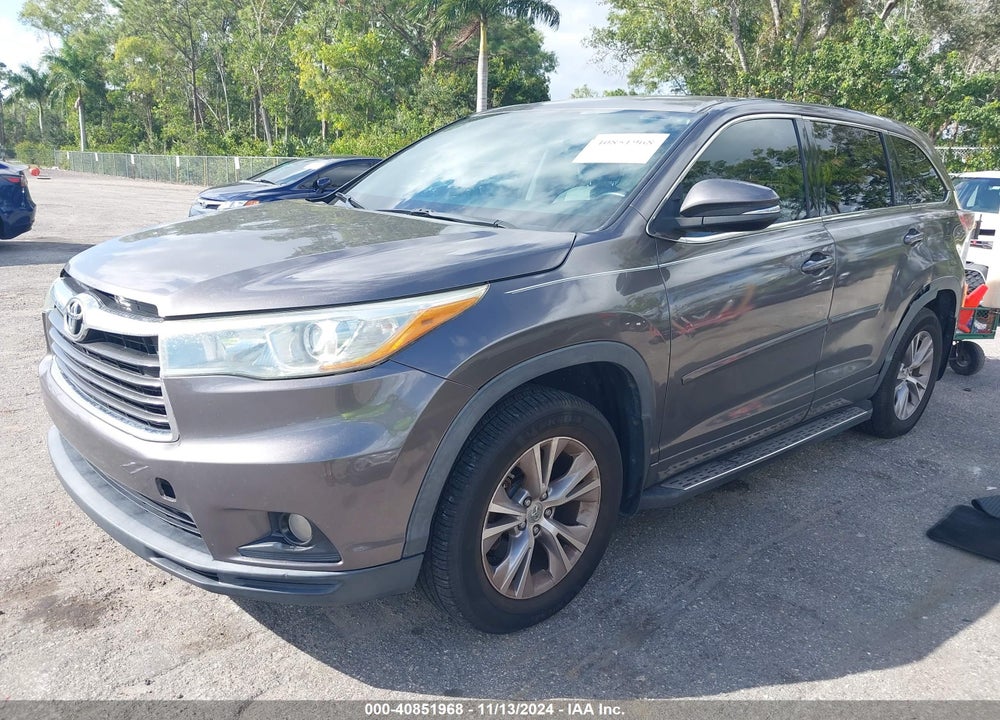 2015 TOYOTA HIGHLANDER LE PLUS V6 VIN: 5TDBKRFH9FS154118