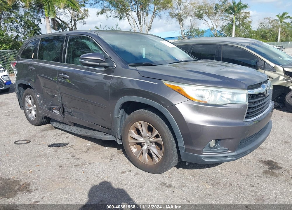 2015 TOYOTA HIGHLANDER LE PLUS V6 VIN: 5TDBKRFH9FS154118