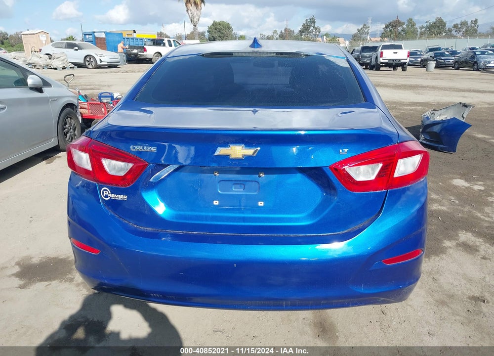 2017 CHEVROLET CRUZE VIN: 1G1BE5SM2H7279812