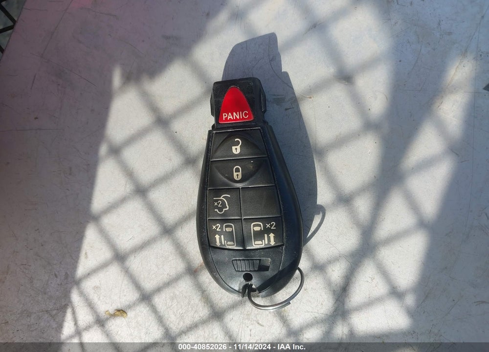 2014 CHRYSLER TOWN & COUNTRY VIN: 2C4RC1BG2ER444671