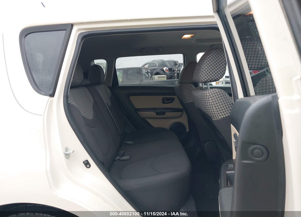 2011 KIA SOUL VIN: KNDJT2A24B7716272
