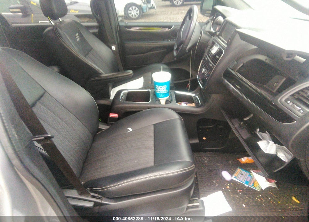 2016 CHRYSLER TOWN & COUNTRY S VIN: 2C4RC1HG8GR133577