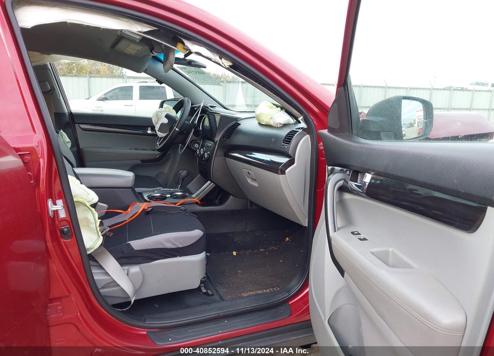 2011 KIA SORENTO LX VIN: 5XYKT3A19BG075351