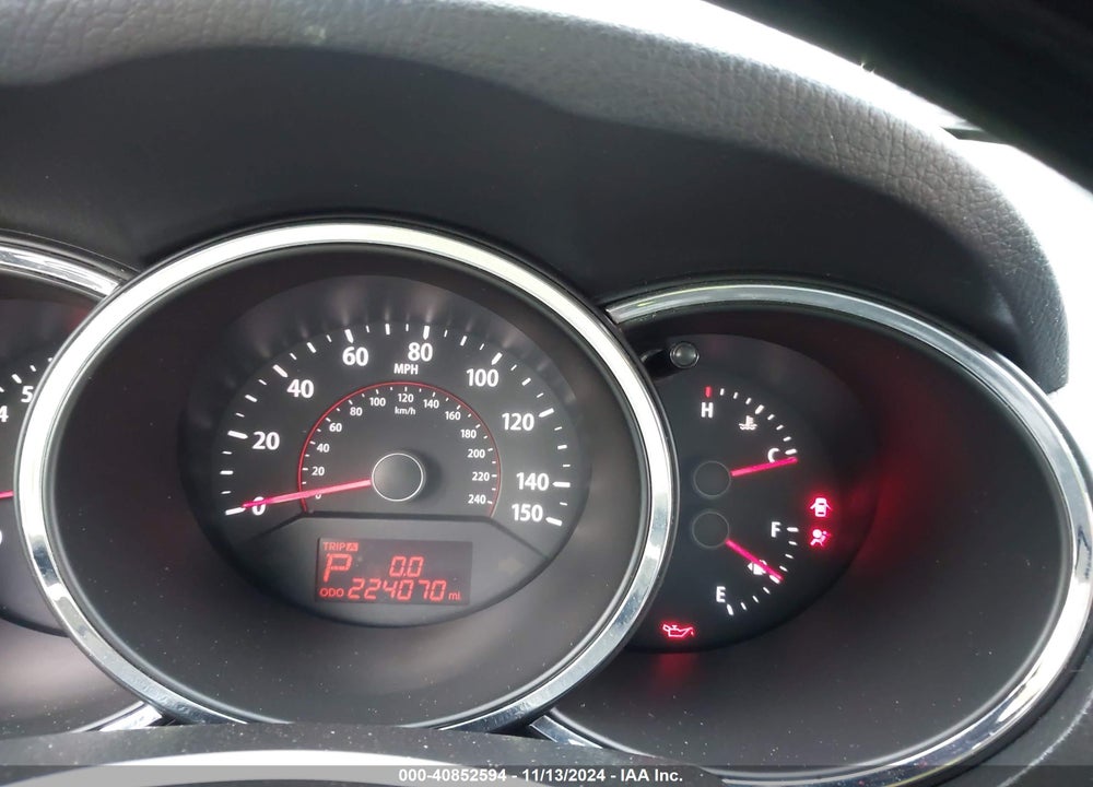 2011 KIA SORENTO LX VIN: 5XYKT3A19BG075351