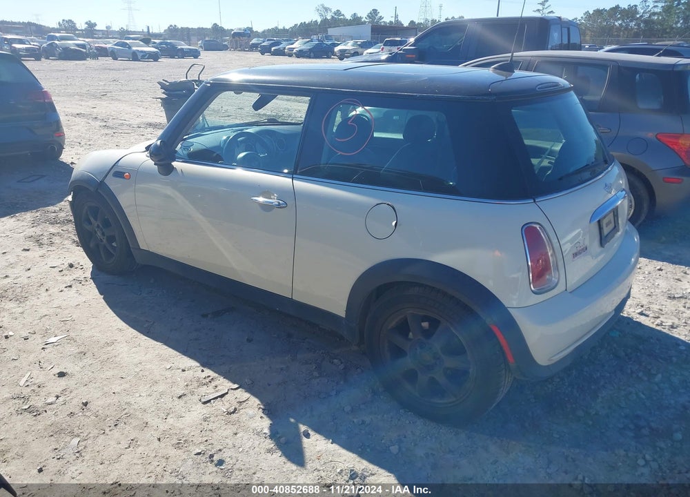 2006 MINI COOPER VIN: WMWRC33516TK15267