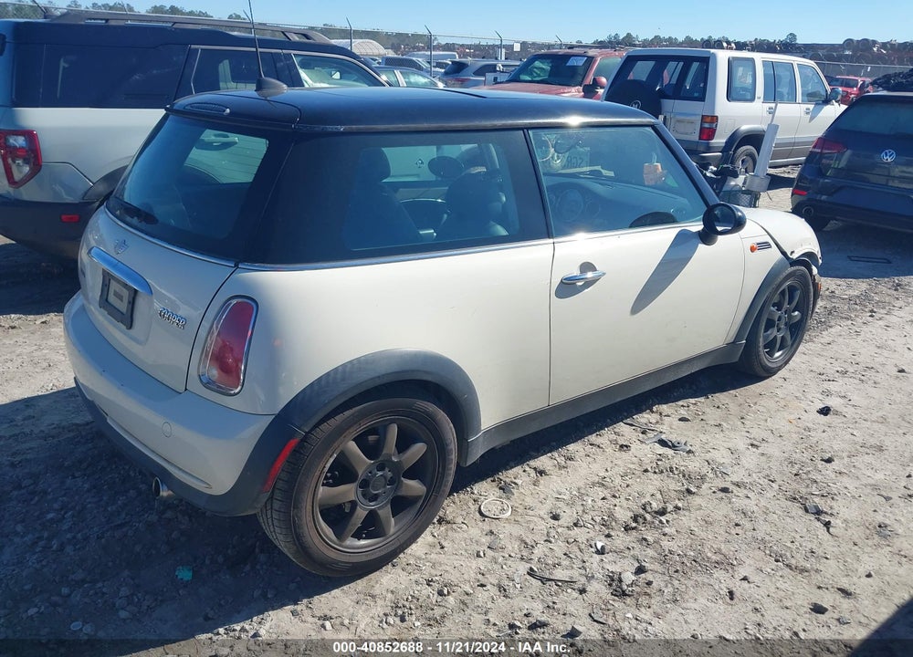 2006 MINI COOPER VIN: WMWRC33516TK15267