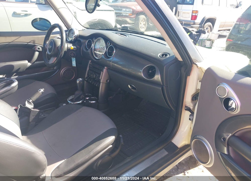 2006 MINI COOPER VIN: WMWRC33516TK15267