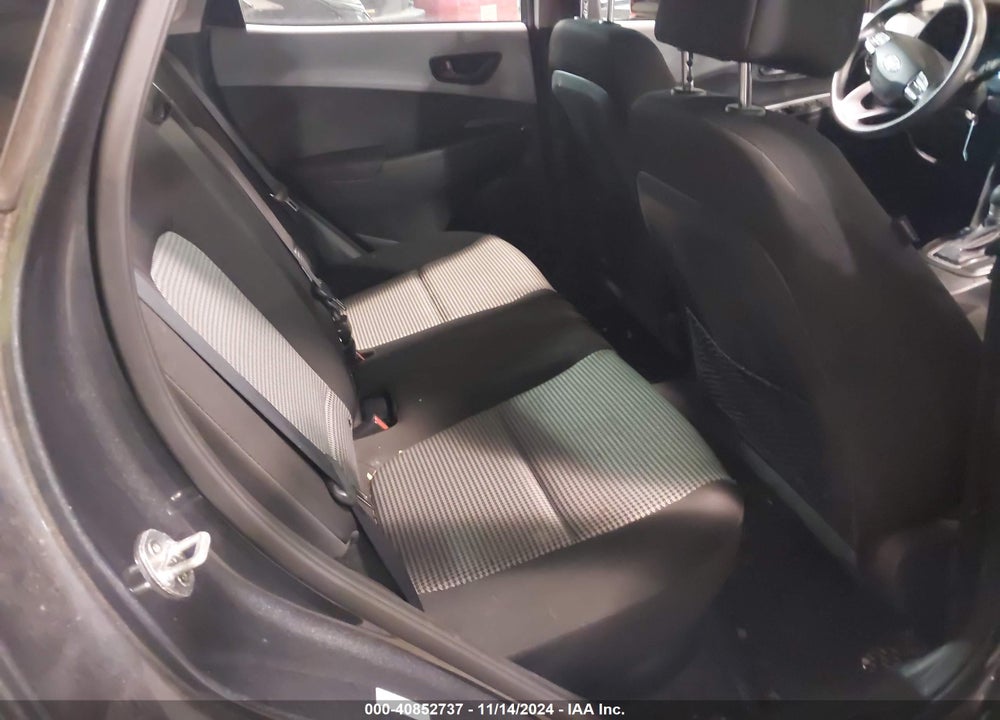 2018 HYUNDAI KONA SE VIN: KM8K12AA9JU090103