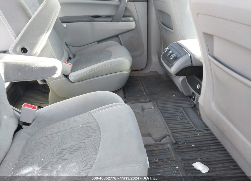 2017 BUICK ENCLAVE CONVENIENCE VIN: 5GAKRAKD5HJ260079