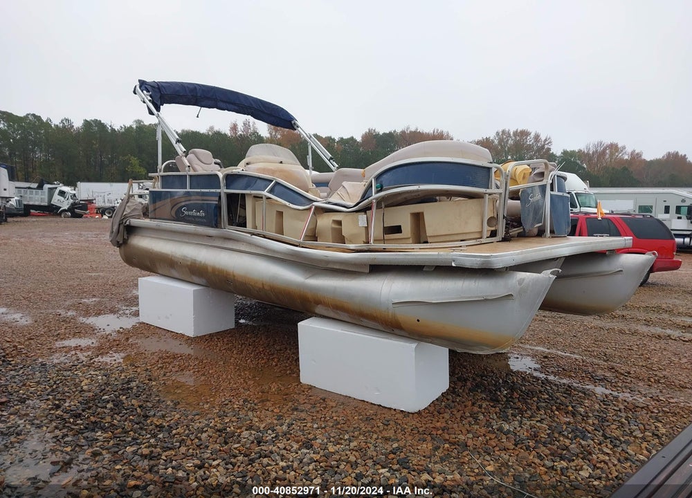 2014 SWEETWATER TRITOON SW 2286C VIN: GDY24496F414