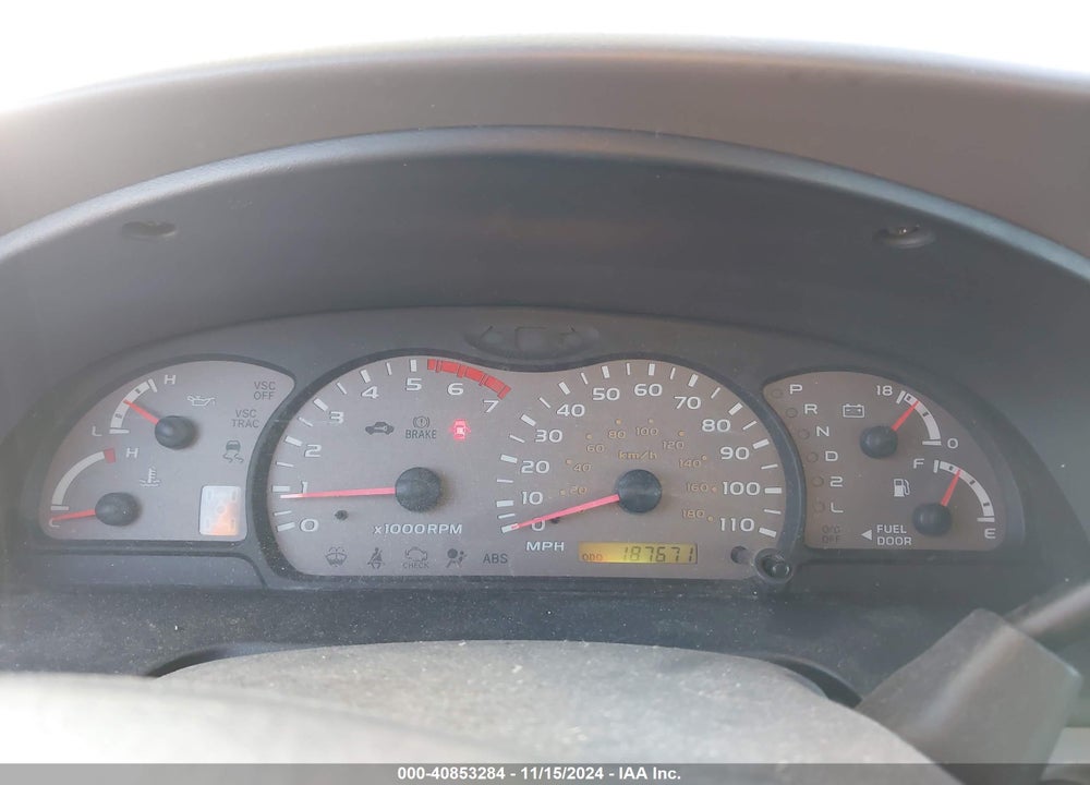 2001 TOYOTA SEQUOIA SR5 V8 VIN: 5TDBT44A71S003521