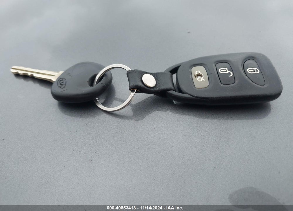 2008 KIA OPTIMA LX VIN: KNAGE123685209039