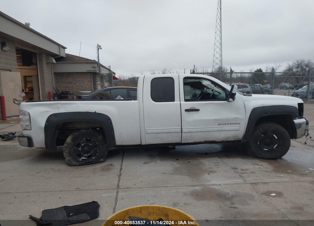 2013 CHEVROLET SILVERADO 1500 LT VIN: 1GCRKSE70DZ205340