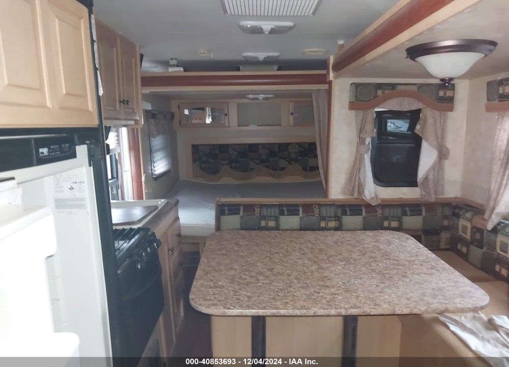 2009 VENTURE SPREE VIN: 4EZTP242798103879