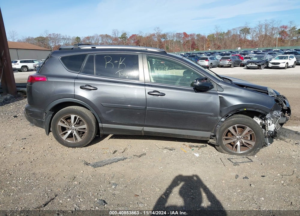 2018 TOYOTA RAV4 ADVENTURE/XLE VIN: JTMRFREV4JJ253493