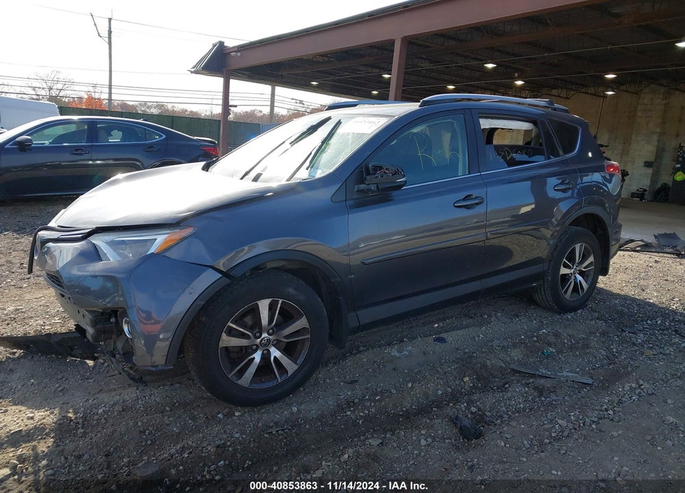 2018 TOYOTA RAV4 ADVENTURE/XLE VIN: JTMRFREV4JJ253493