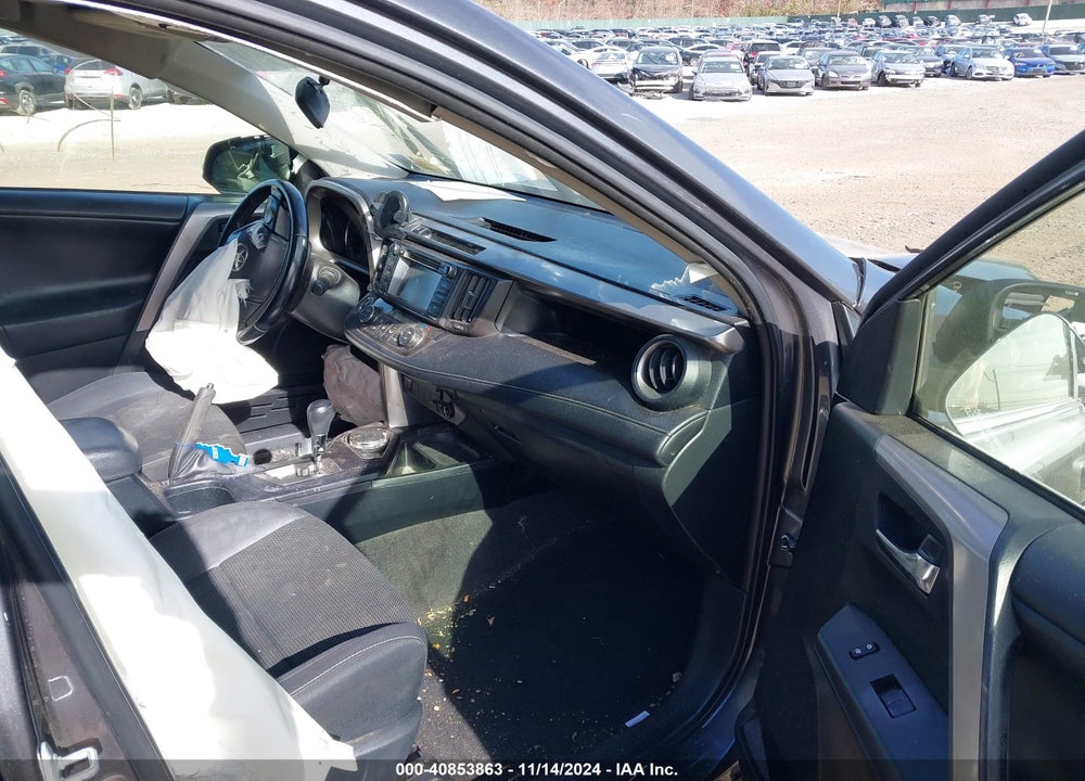 2018 TOYOTA RAV4 ADVENTURE/XLE VIN: JTMRFREV4JJ253493
