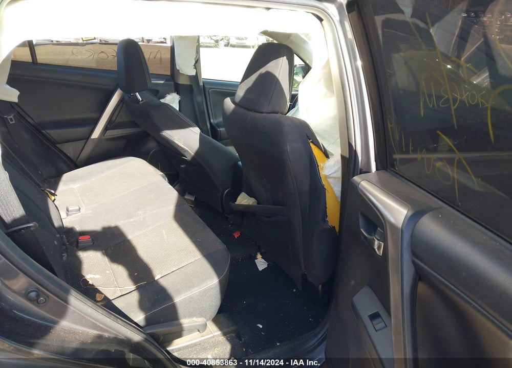 2018 TOYOTA RAV4 ADVENTURE/XLE VIN: JTMRFREV4JJ253493