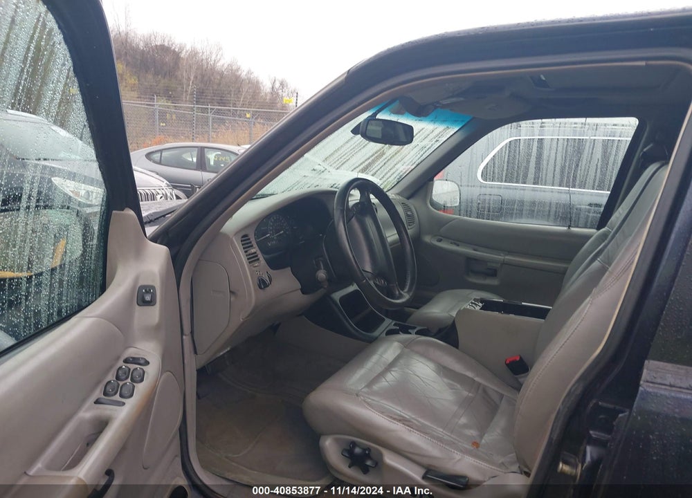 2000 FORD EXPLORER XLT VIN: 1FMZU73E9YZC53610