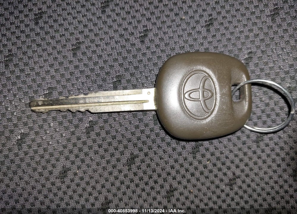 2009 TOYOTA YARIS VIN: JTDKT903595235282