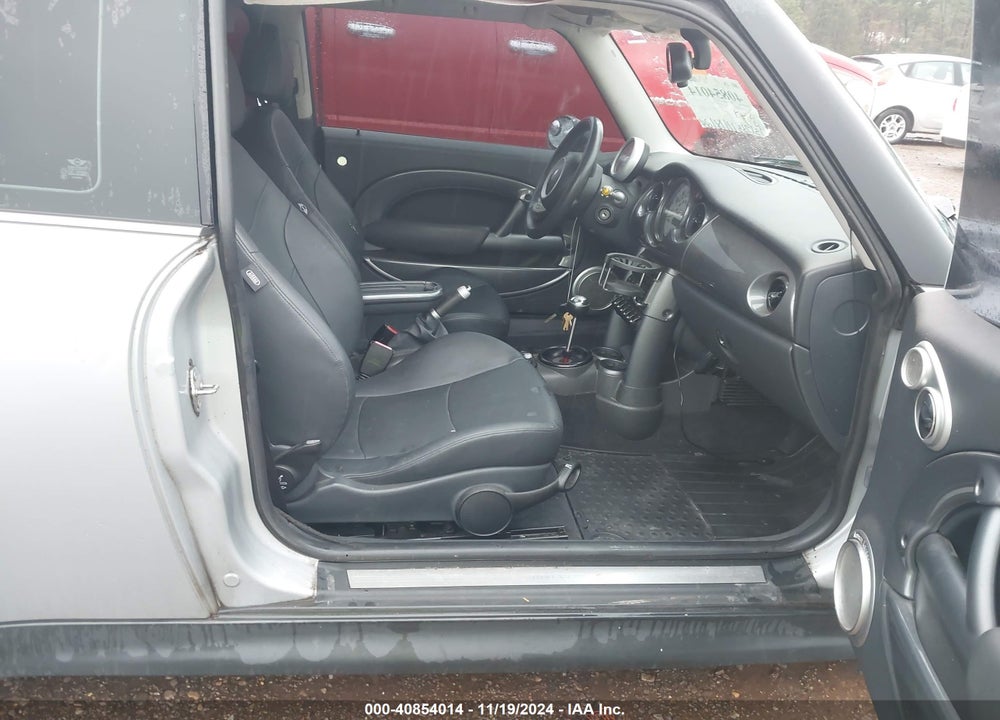 2006 MINI COOPER S VIN: WMWRE33516TL21373