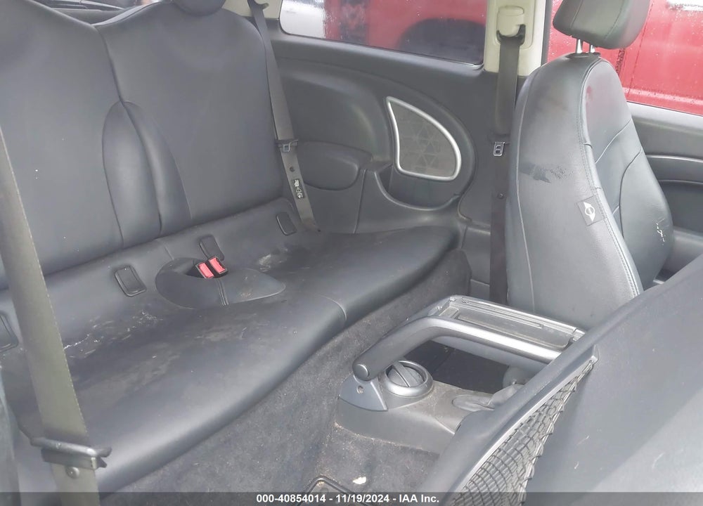2006 MINI COOPER S VIN: WMWRE33516TL21373