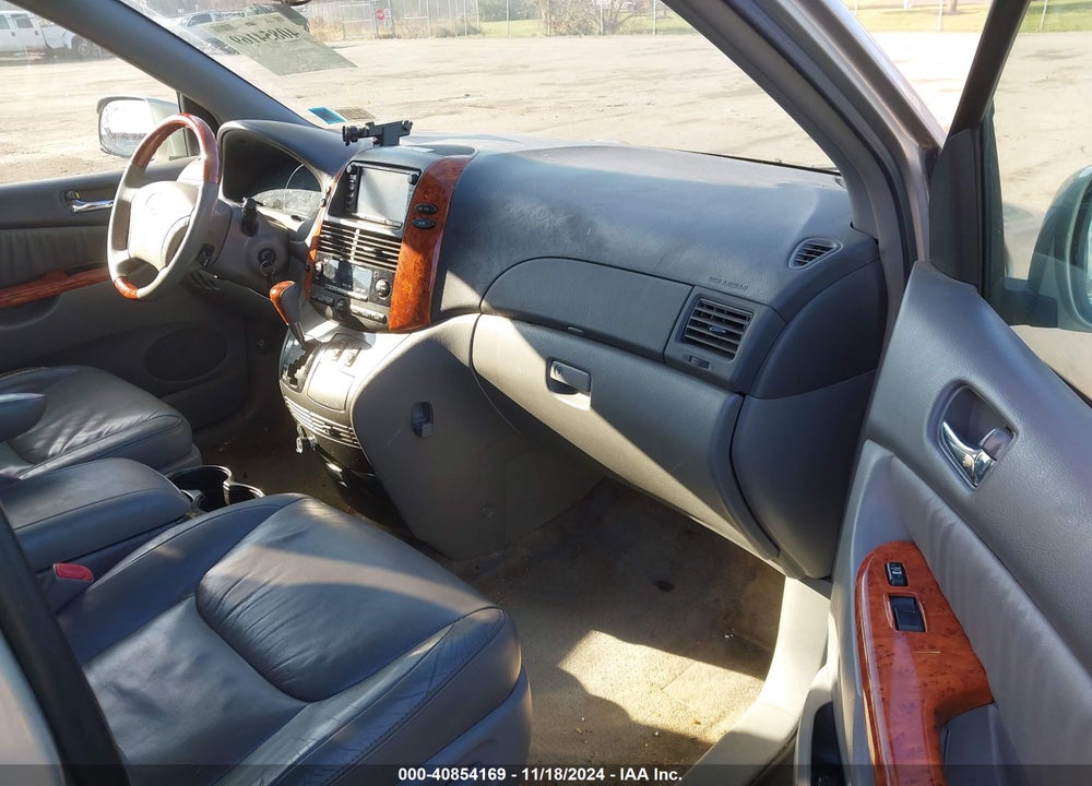 2008 TOYOTA SIENNA XLE/XLE LIMITED VIN: 5TDBK22C68S015908