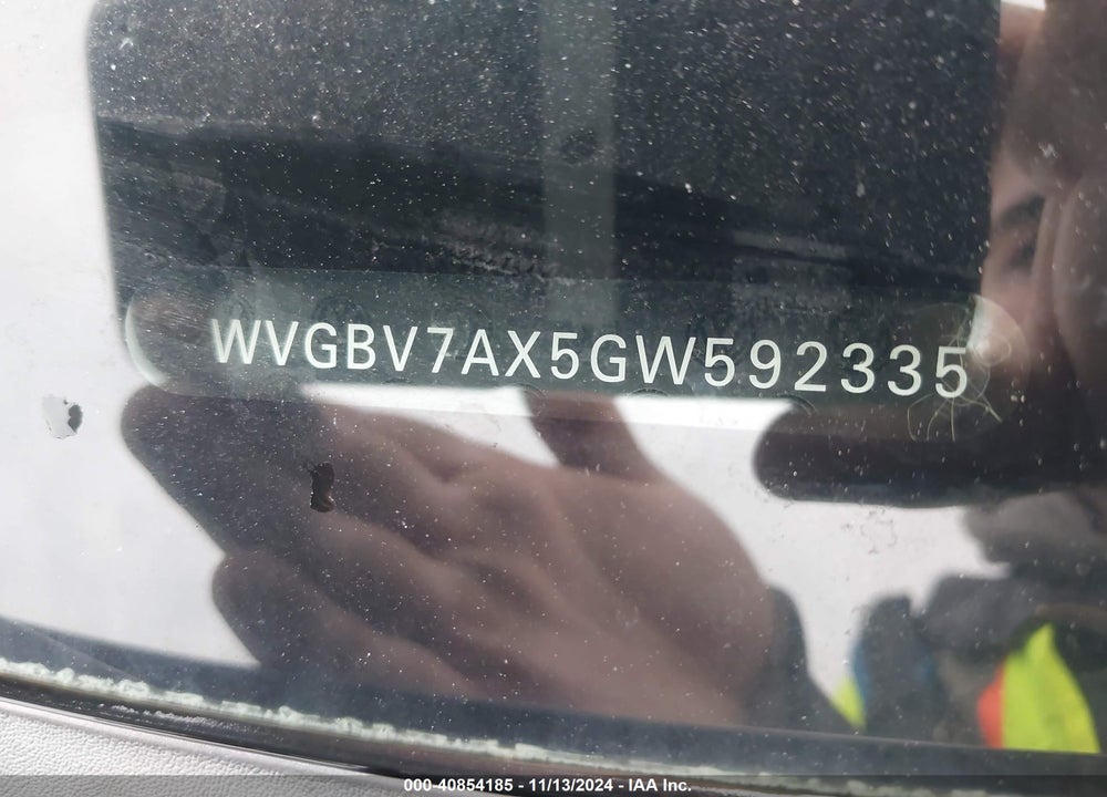 2016 VOLKSWAGEN TIGUAN S VIN: WVGBV7AX5GW592335