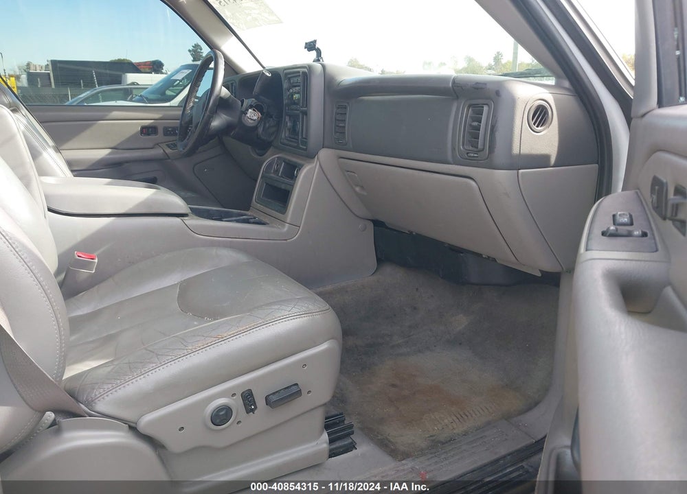2004 CHEVROLET TAHOE LT VIN: 1GNEK13T14R188063