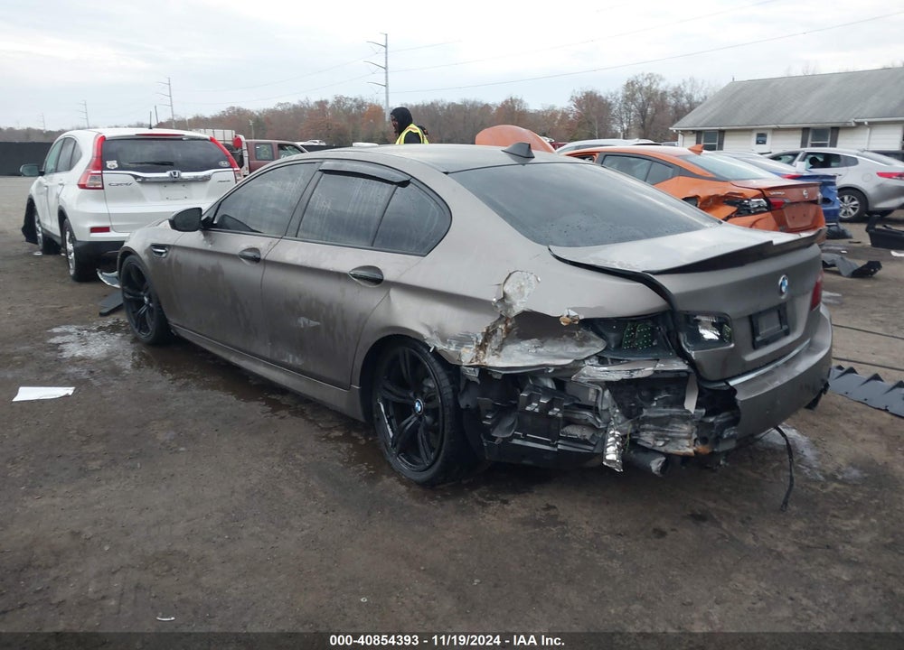 2015 BMW M5 VIN: WBSFV9C57FD594670