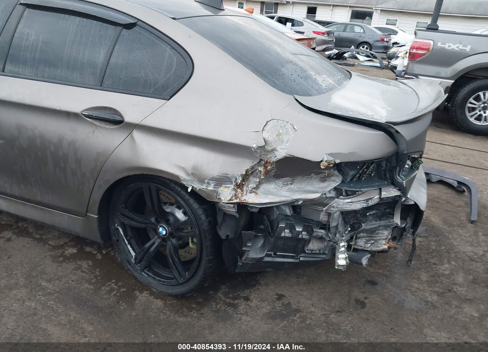 2015 BMW M5 VIN: WBSFV9C57FD594670