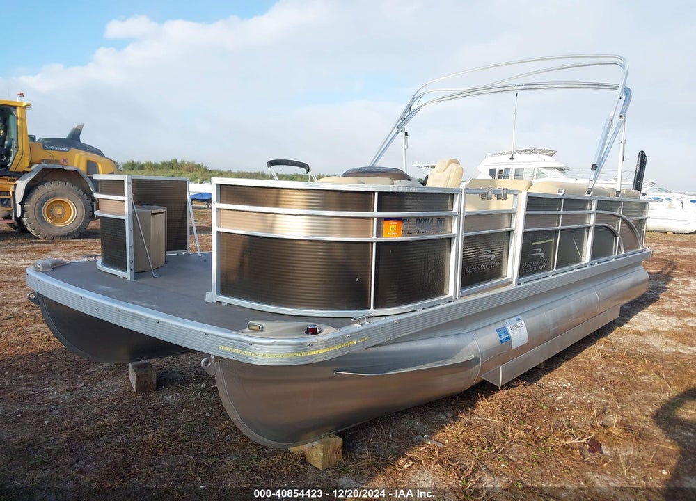 2016 BENNINGTON OTHER VIN: ETWD3949E616