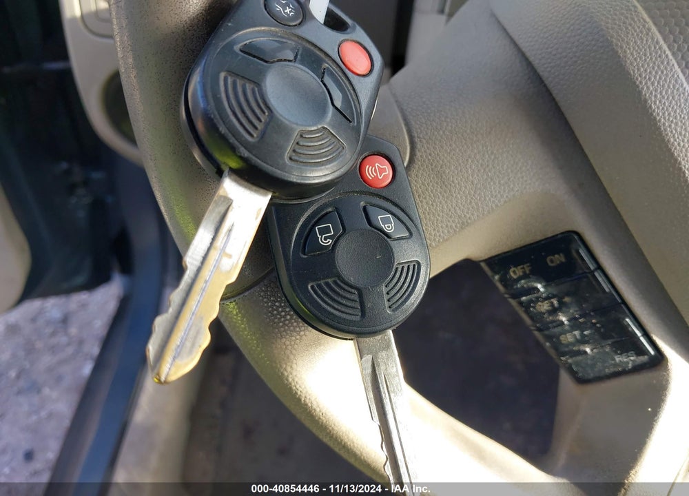 2011 FORD ESCAPE XLS VIN: 1FMCU0C70BKC28528
