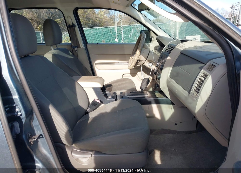 2011 FORD ESCAPE XLS VIN: 1FMCU0C70BKC28528