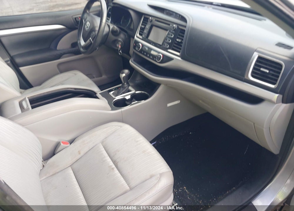 2014 TOYOTA HIGHLANDER LE PLUS/LE PLUS V6 VIN: 5TDZKRFH9ES015054