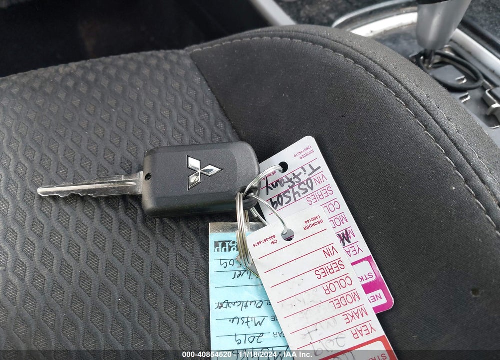 2019 MITSUBISHI OUTLANDER ES VIN: JA4AD2A31KZ054509