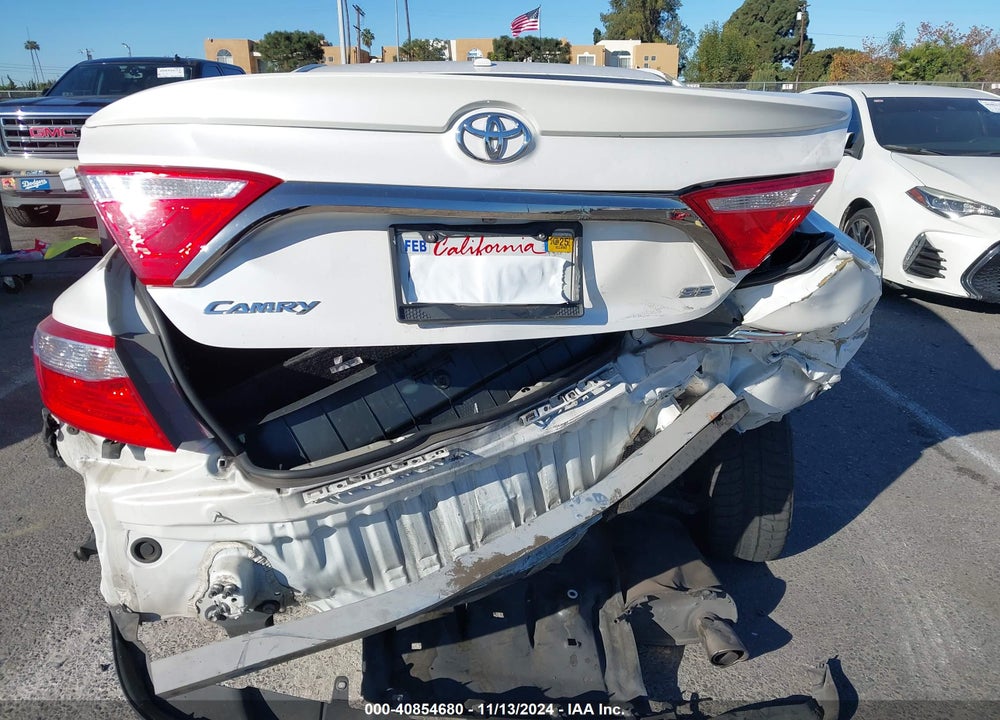 2015 TOYOTA CAMRY SE VIN: 4T1BF1FK2FU059652