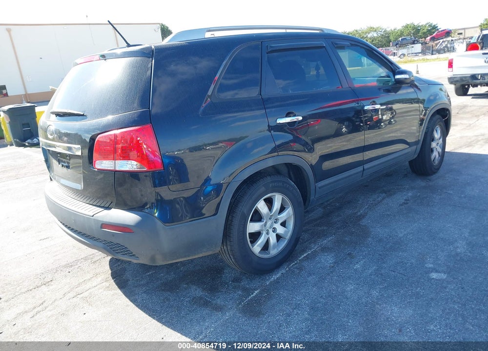 2012 KIA SORENTO LX VIN: 5XYKT3A63CG220011
