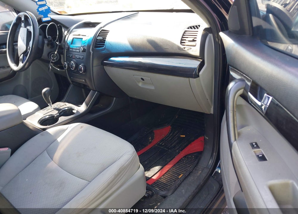 2012 KIA SORENTO LX VIN: 5XYKT3A63CG220011