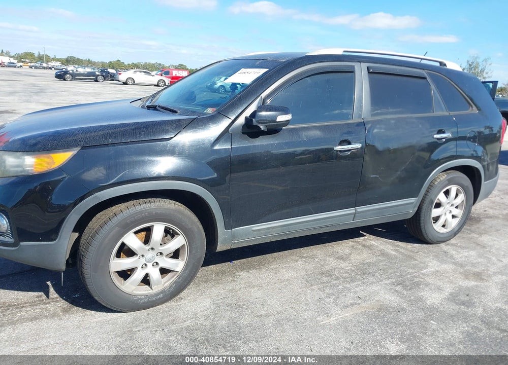 2012 KIA SORENTO LX VIN: 5XYKT3A63CG220011