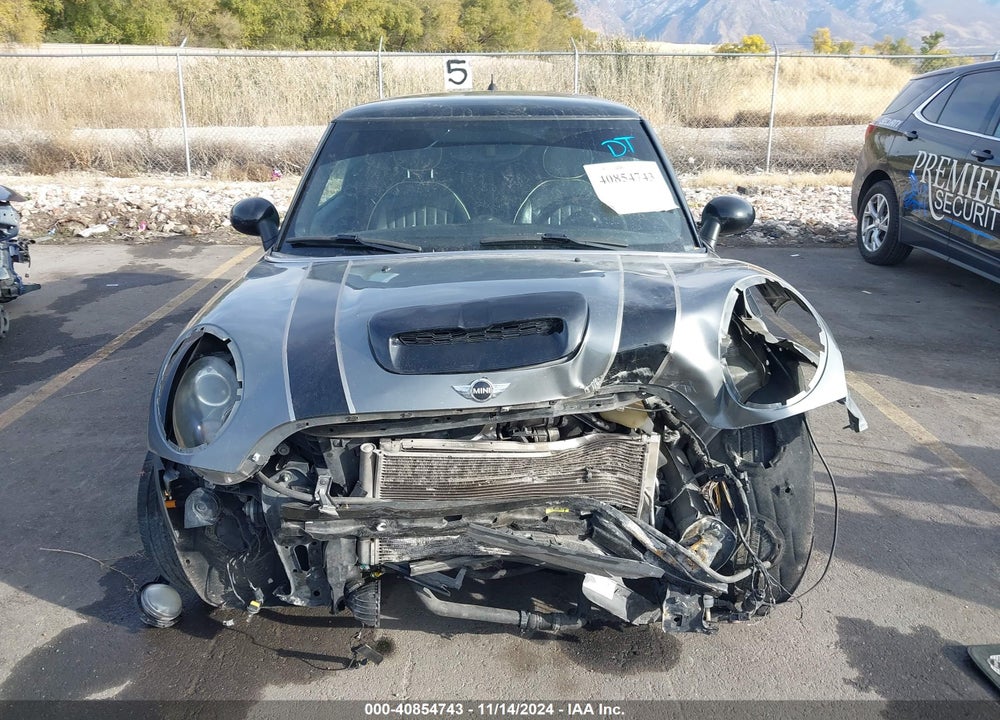 2007 MINI COOPER S VIN: WMWMF73547TT80160