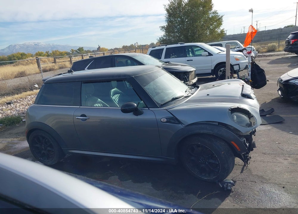 2007 MINI COOPER S VIN: WMWMF73547TT80160