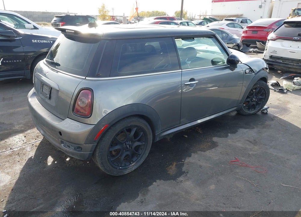 2007 MINI COOPER S VIN: WMWMF73547TT80160